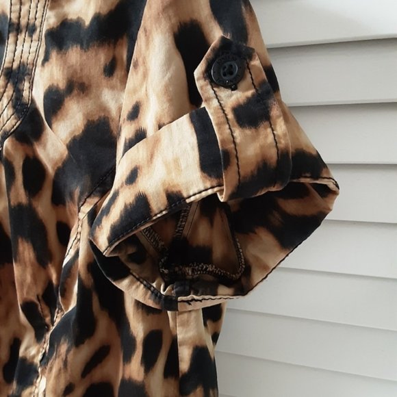 *SOLD* Jones New York Animal Print Adjustable Short Sleeve shirt Petite Medium - Picture 3 of 7
